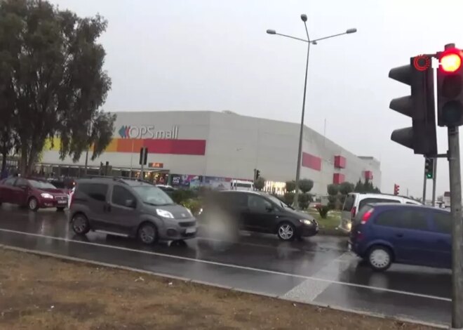 Aydın’da Alışveriş Çilesi: Yetersiz Otopark Trafiği Kilitledi