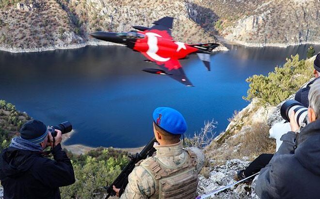 F-4E Phantom uçakları Sakarya Nehri üzerinde!