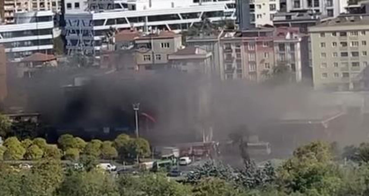 kagithanede is yerinde yangin BCL7gE3Q