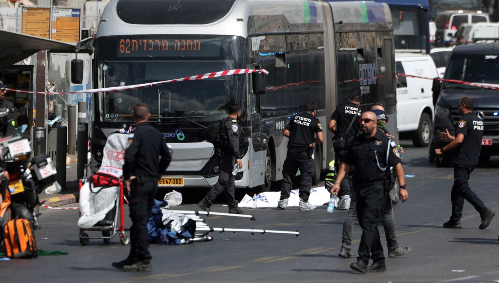 Kudüs’te silahlı saldırı! En az 4 kişi öldü