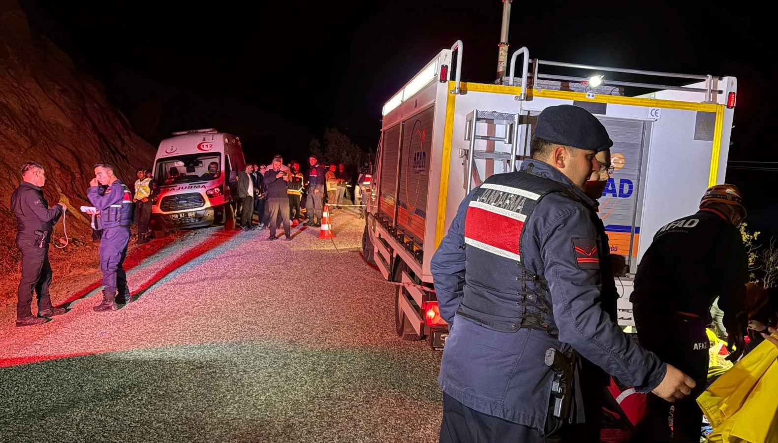 sivastafeci kaza aractaki 4kisi oldu aB1dezYy