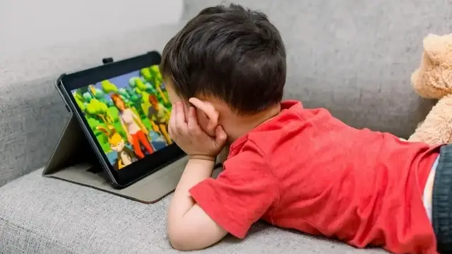 yogun ekran maruziyeti cocuklarin dil gelisimini olumsuz etkileyebiliyor eg1ZZR57