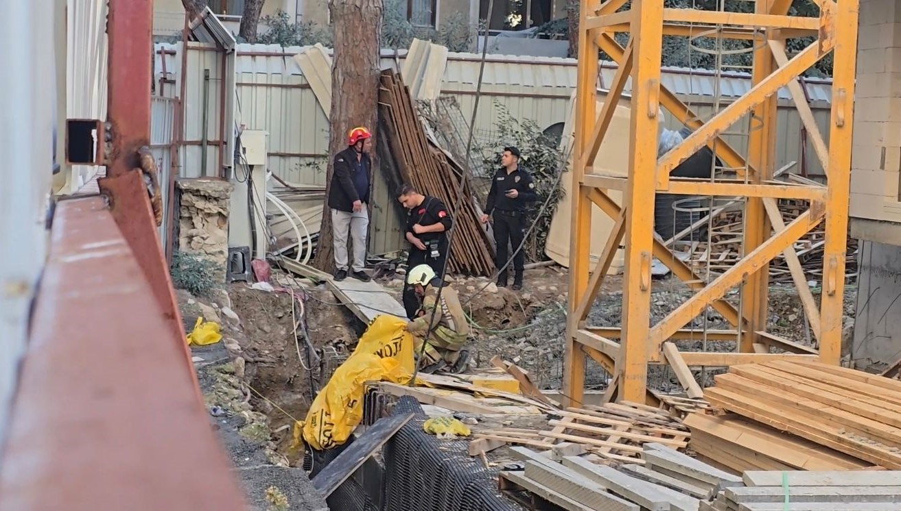 60 yasindaki isci insaatta yuksekten duserek can verdi iKBNNwUY