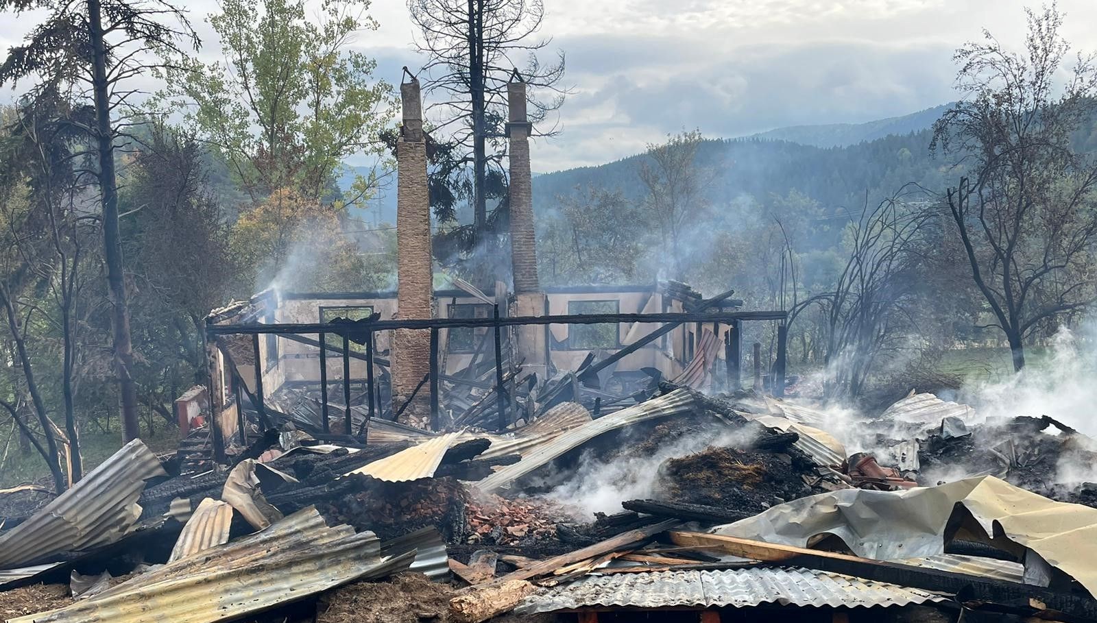 Alevlere teslim olan ahşap ev küle döndü alevlere teslim olan ahsap ev kule dondu VxmREwGh