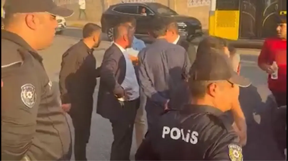 Cenaze Törende Arbede: 9 Yaralı cenaze torende arbede 9 yarali Az42fTF6.jpg