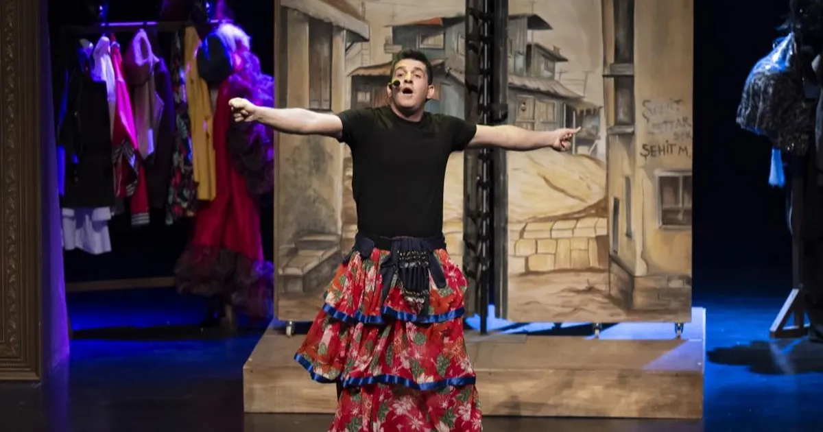 eyvah nadir mersinli seyircisiyle yeniden bulustu rYWg4MOc.webp