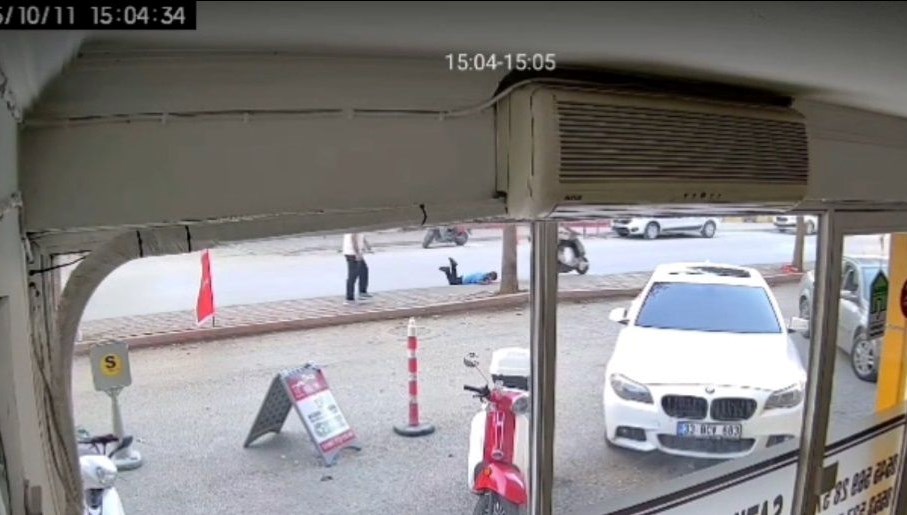 Hem ters yönde ilerledi hem de çocuğa çarpıp kaçtı hem ters yonde ilerledi hem de cocuga carpip kacti JLhzqmAM.jpg