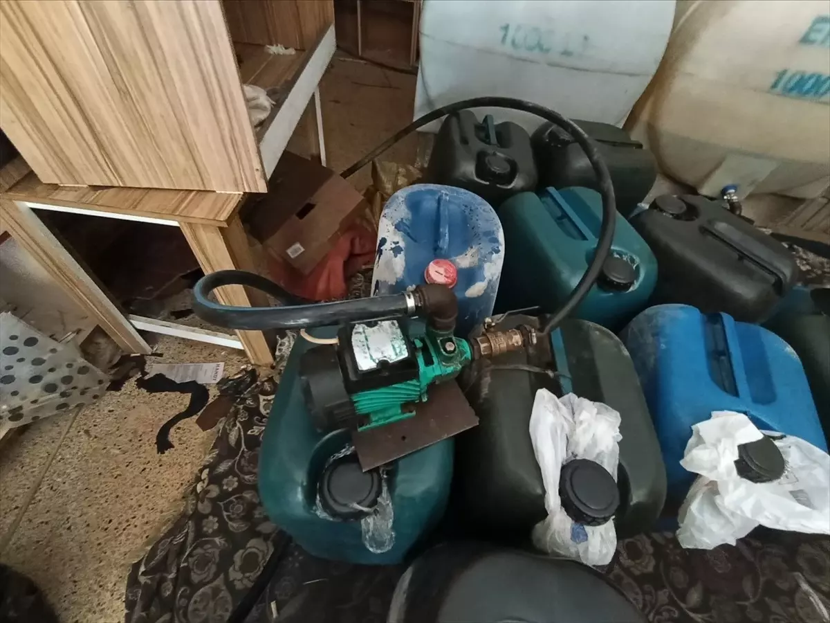 ipekyolunda 1200 litre kacak akaryakit ele gecirildi ImWBW8Jy.jpg