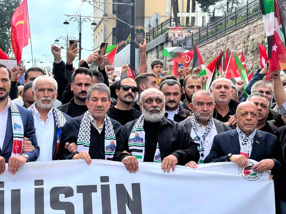 istanbulda israilin filistin soykirimina karsi buyuk yuruyus 7DI9ehIJ