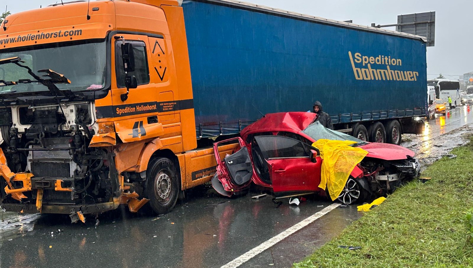 rizede katliam gibi kaza ayni otomobildeki 3 kisi oldu K7JLhWd3.jpg