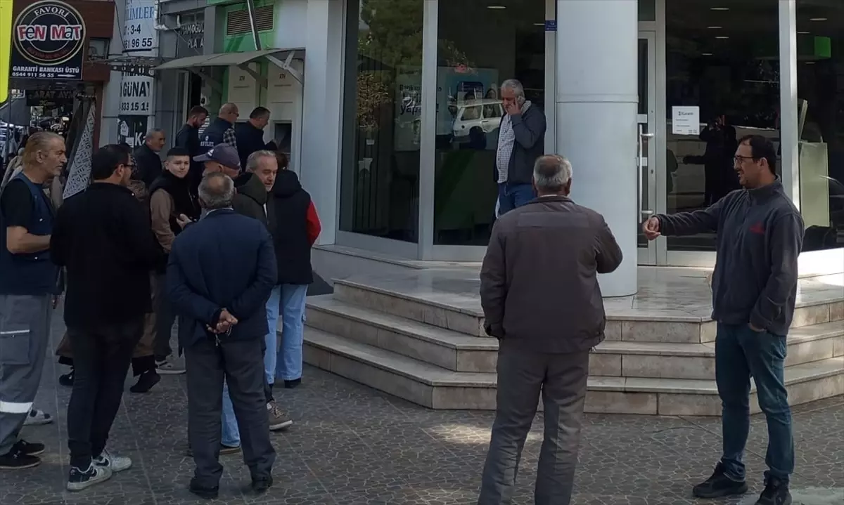 Samsun’da Banka Soygunu: Şüpheli Kısa Sürede Yakalandı samsunda banka soygunu supheli kisa surede yakalandi y3duqCtI.jpg