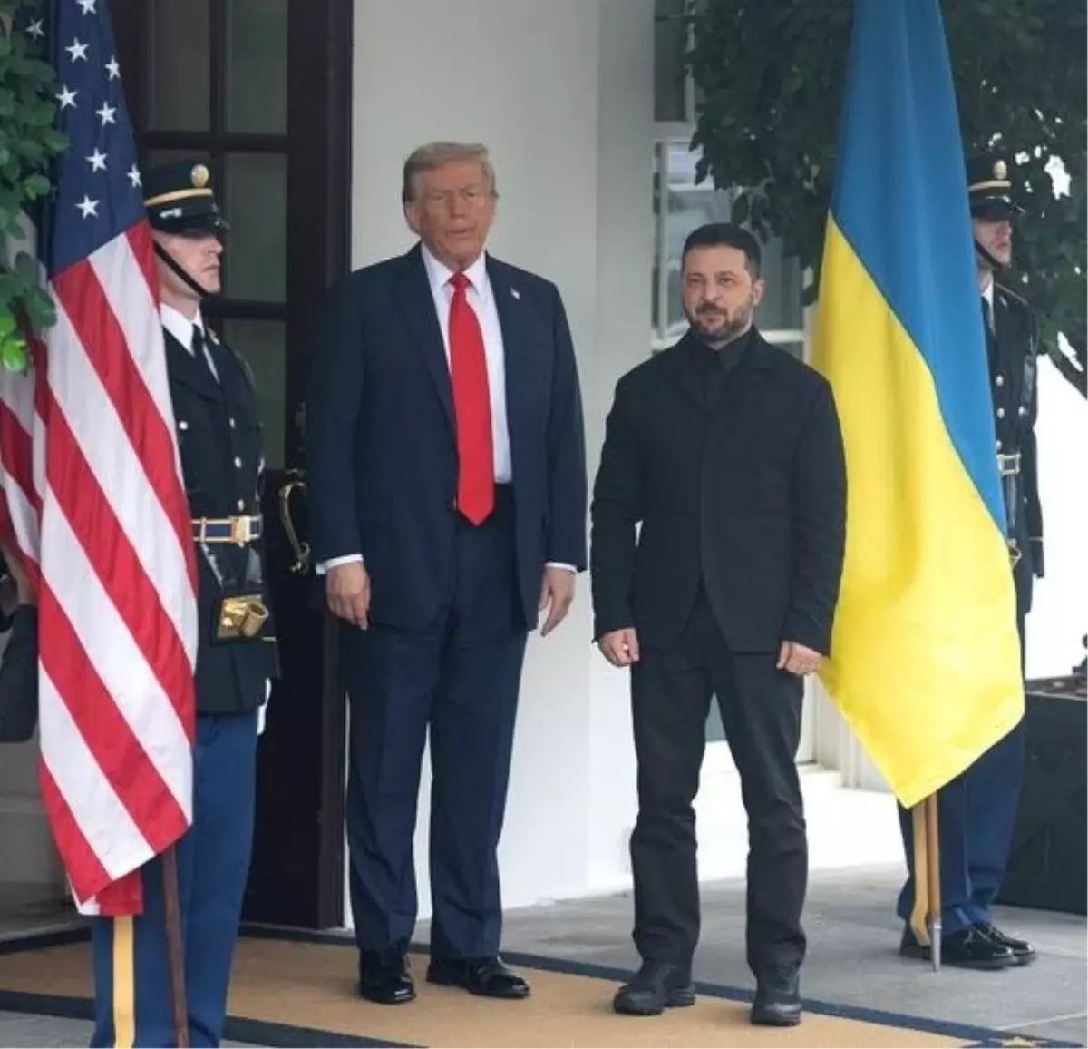 trump ve zelenskiy beyaz sarayda bulustu ytMxIZvv.jpg