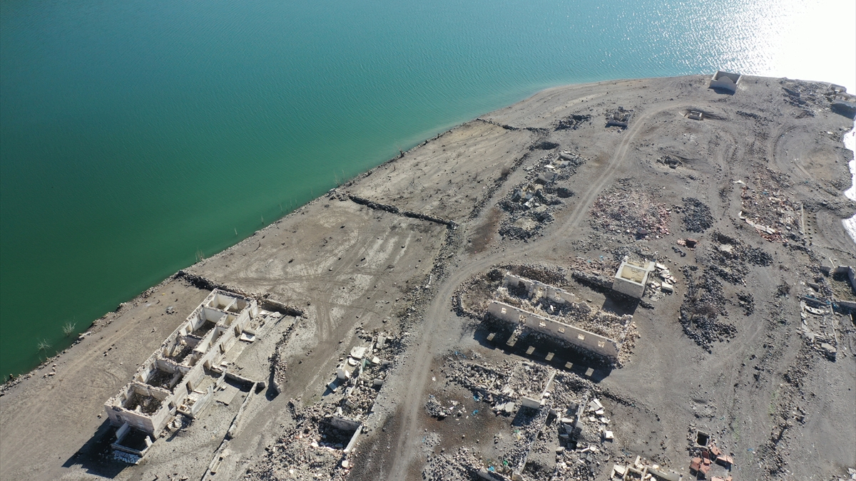 Kars’ta 2020 yılında sular altında kaldı: Barajın çekilmesiyle yeniden gün yüzüne çıktı