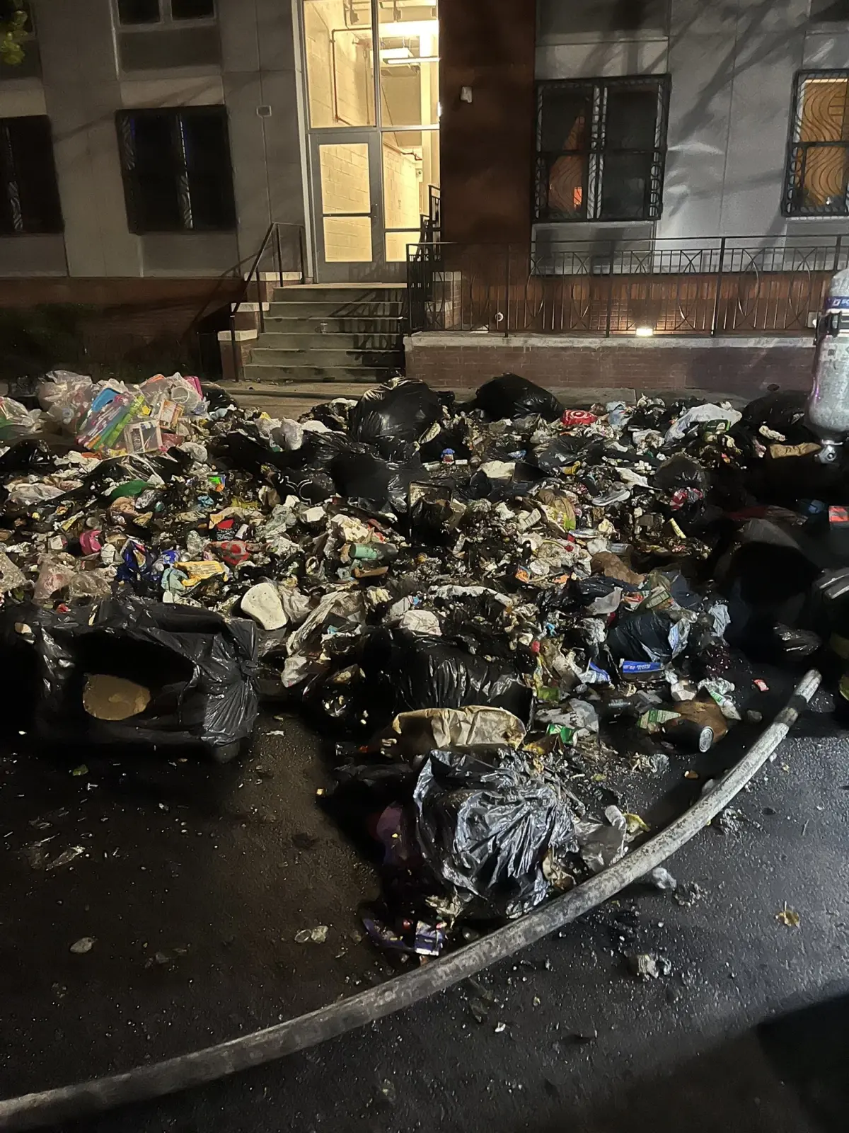 new yorkta arac patladi 7 itfaiyeci yaralandi QsydZnQt.jpg