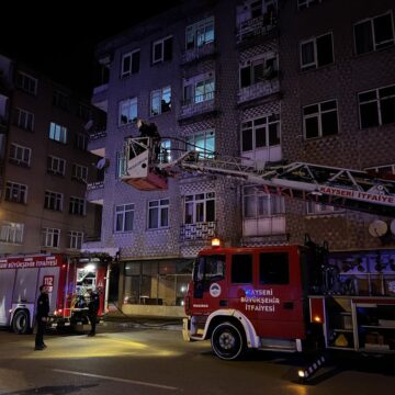 Kayseri’de 4 Katlı Binanın Bodrumunda Yangın Çıktı